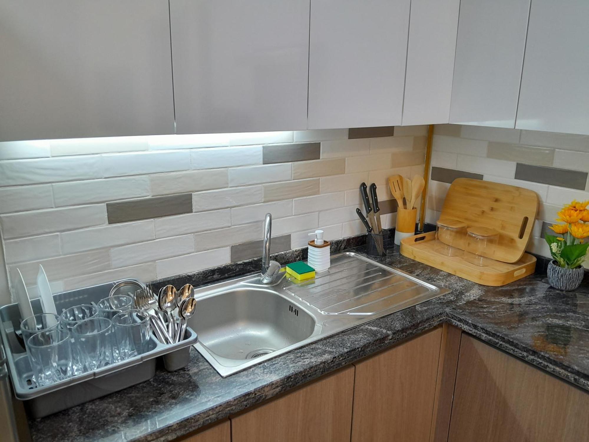 Cozy 1 Bedroom - Pool-gym, Close To Metro Apartment *